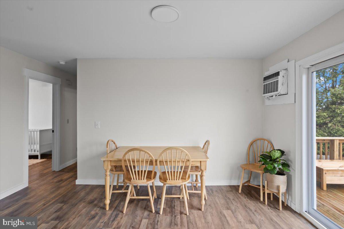 464 West Ridge Road Elizabethtown, PA 17022 - Photo 7 of 25 Bright and airy dining space awaits.