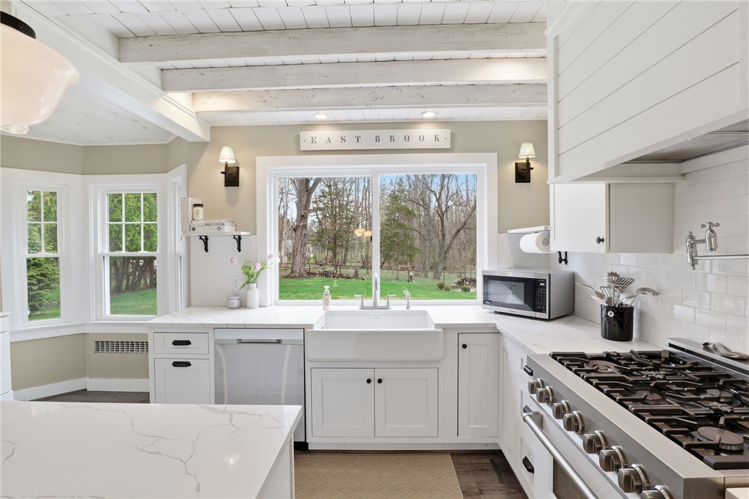 146 East Brook Road Pittsford, NY 14534 - Photo 11 of 41 Kitchen