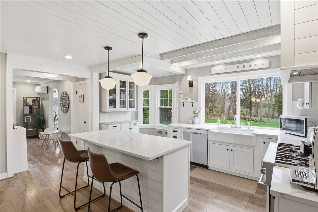 146 East Brook Road Pittsford, NY 14534 - Photo 9 of 41 Kitchen