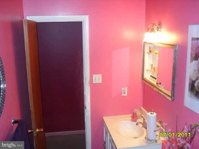 5604 Westgate Road Lanham, MD 20706 - Photo 15 of 18 Bath room