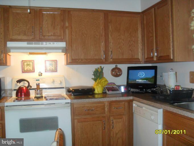 5604 Westgate Road Lanham, MD 20706 - Photo 3 of 18 Kitchen view 2