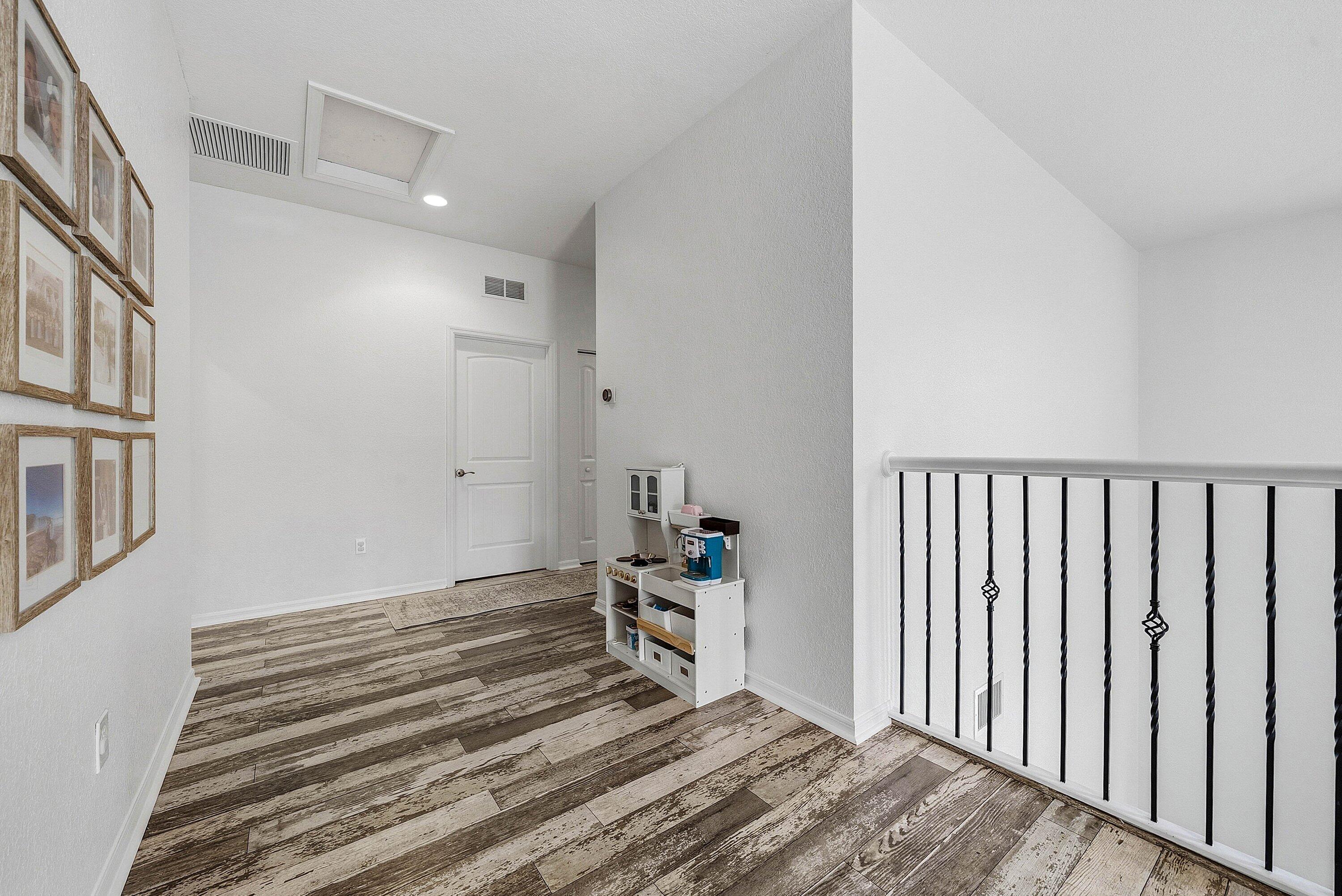 409 Francesca Ridge Road Boynton Beach, FL 33435 - Photo 20 of 41 Hallway