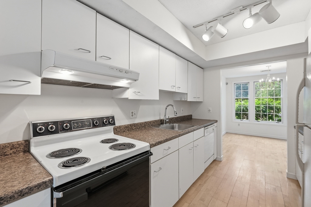 70 Amity Place, Unit 70 Amherst, MA 01002 - Photo 10 of 35