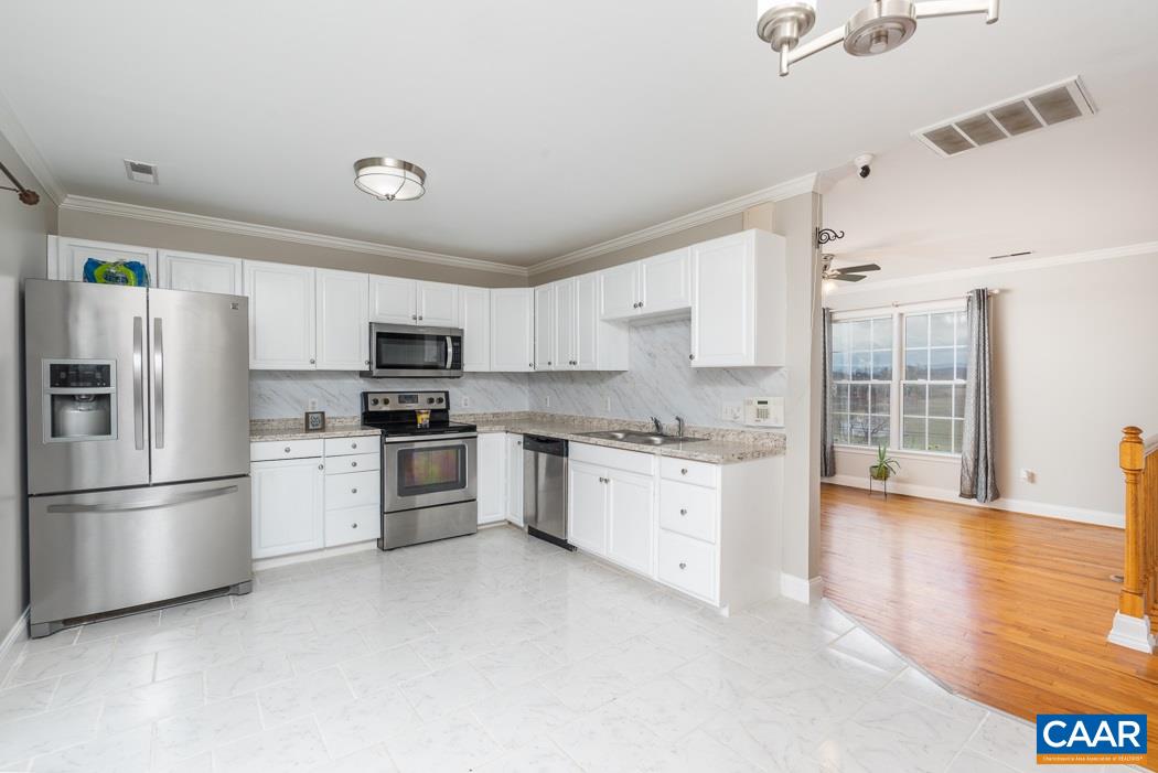 239 Long Meadow Road Fishersville, VA 22939 - Photo 12 of 43 Gallery Image 12