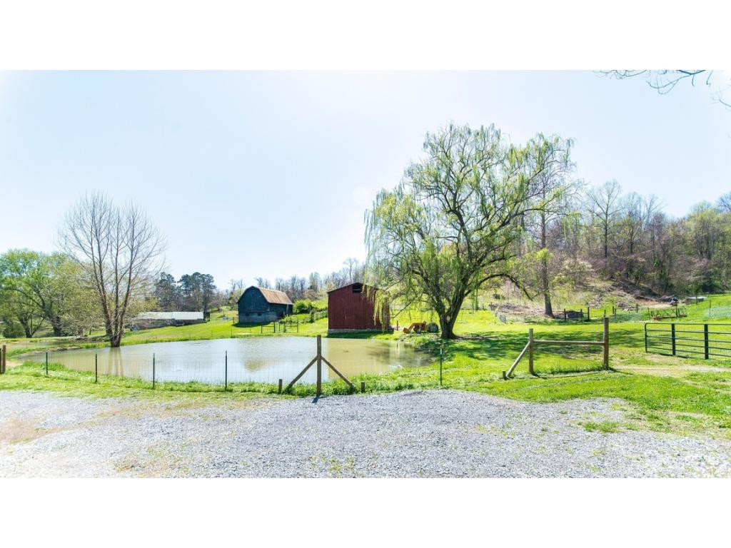 240 N Road Johnson City, TN 37601 - Photo 3 of 17 Photo 3