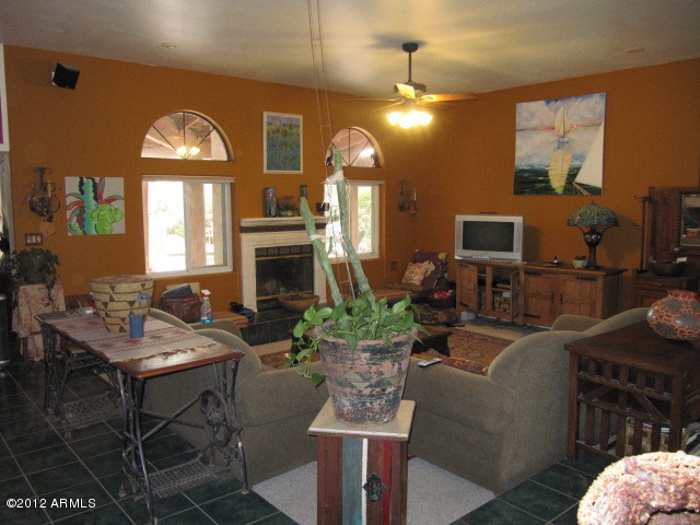 1111 West Joy Ranch Road Phoenix, AZ 85086 - Photo 5 of 13 Living