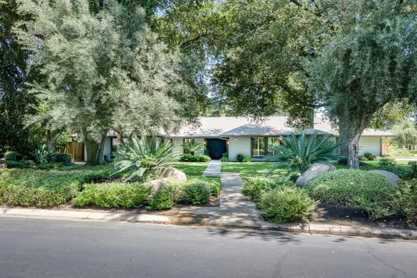 $895,000 | 7341 North Tamera Avenue, Fresno, CA 93711