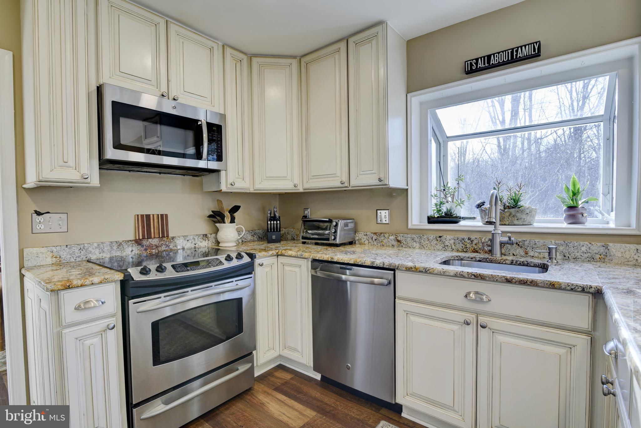 1911 Wintergreen Court Reston, VA 20191 - Photo 7 of 56 Gallery Image 7