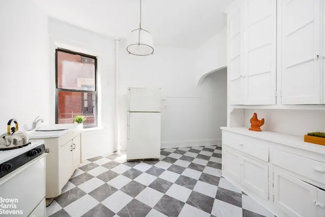 $2,350,000 | 801 West End Avenue, Unit 7A | Upper West Side