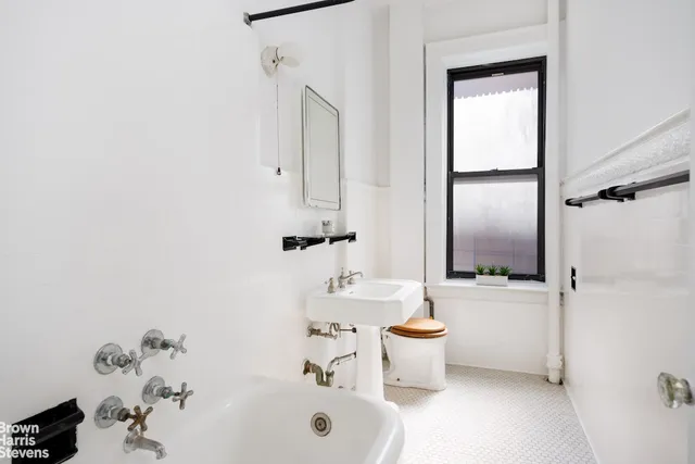 $2,350,000 | 801 West End Avenue, Unit 7A | Upper West Side