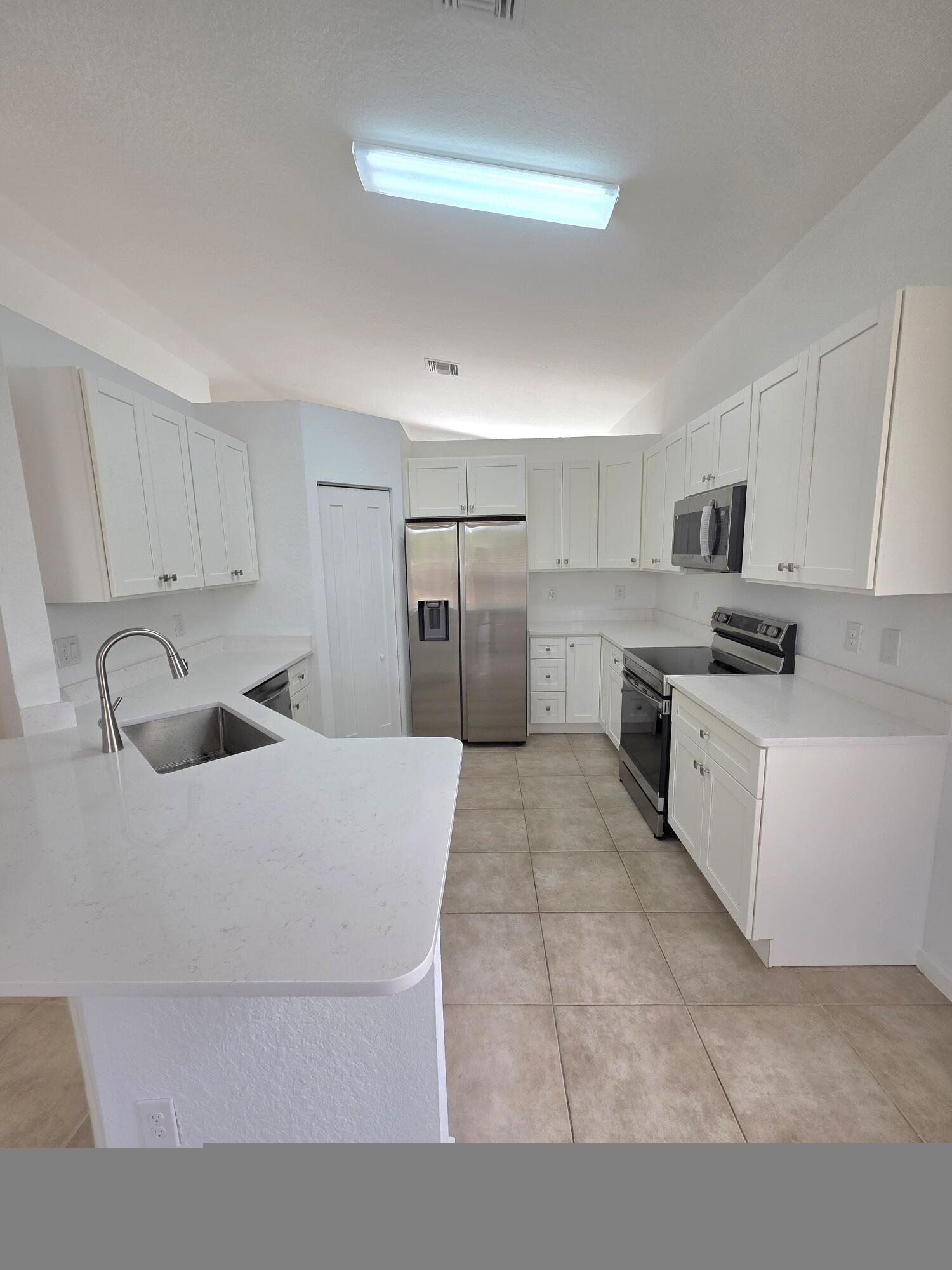 6204 Spring Lake Terrace Fort Pierce, FL 34951 - Photo 2 of 28 33697