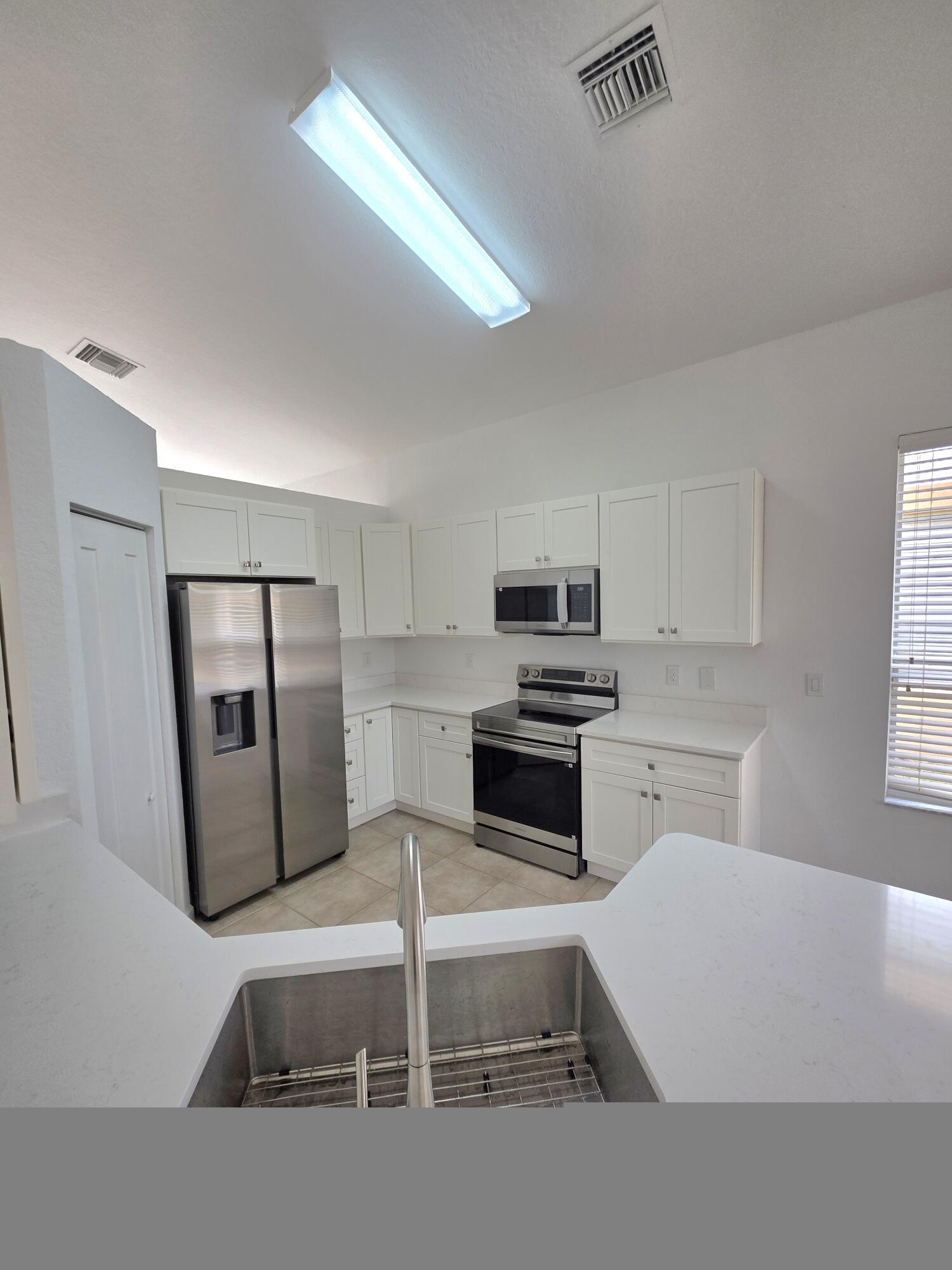 6204 Spring Lake Terrace Fort Pierce, FL 34951 - Photo 5 of 28 33698