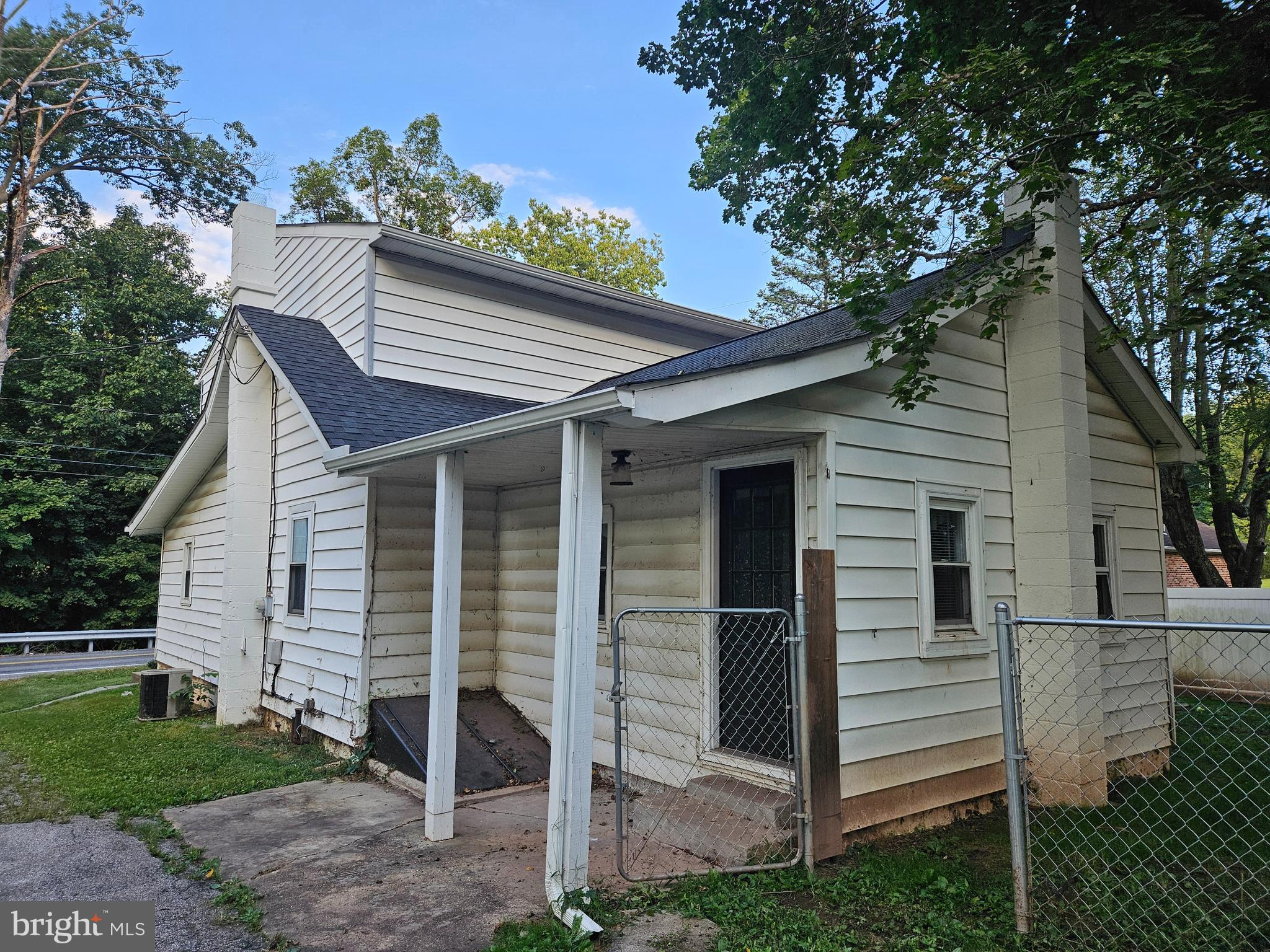 941 Conewago Creek Road Manchester, PA 17345 - Photo 2 of 22 a front view of a house with a garden