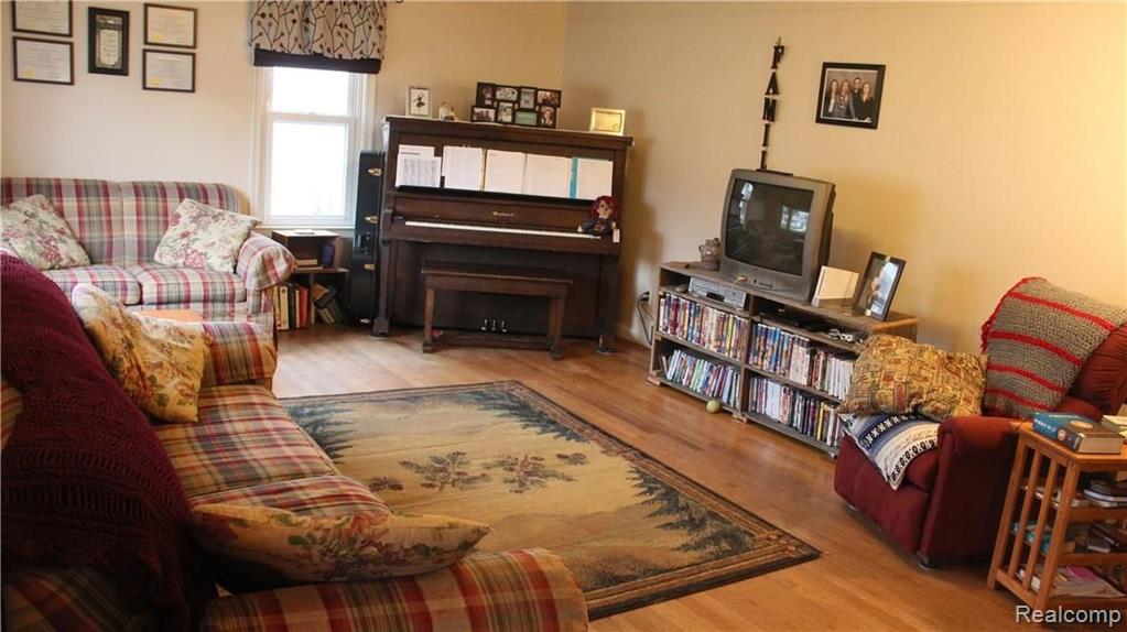 138 Hartshorn Street Bad Axe, MI 48413 - Photo 6 of 25