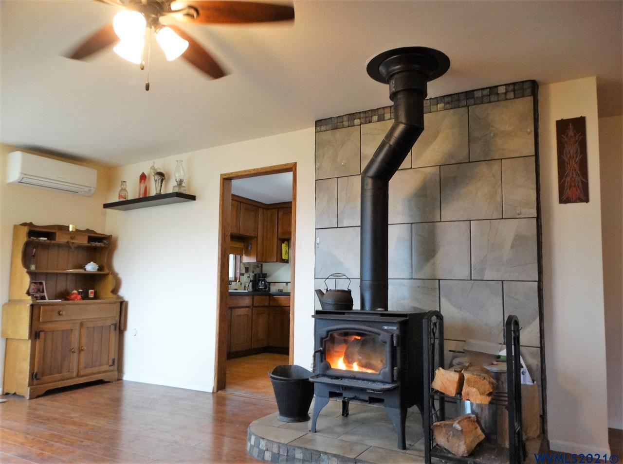 5365 Cooper Hollow Road Dallas, OR 97338 - Photo 9 of 42 Gallery Image 9