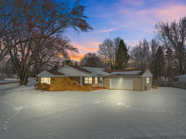 $349,900 | 616 Lake Shore Drive, Cadillac, MI 49601