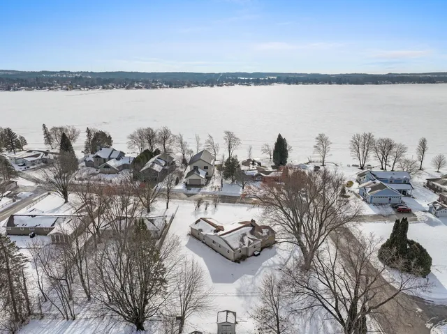 $349,900 | 616 Lake Shore Drive, Cadillac, MI 49601