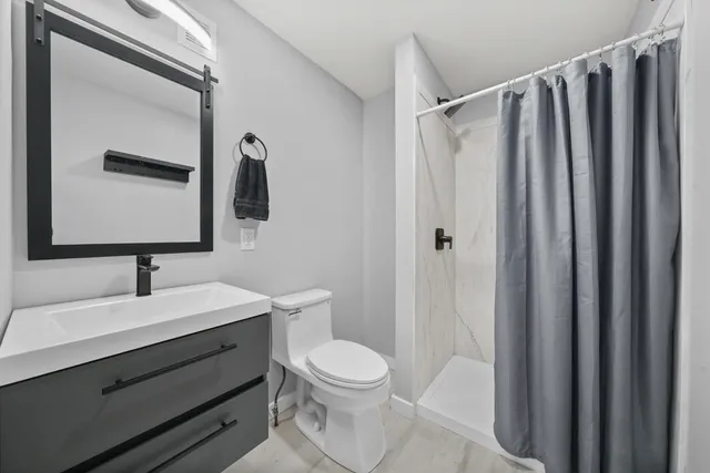 $349,900 | 616 Lake Shore Drive, Cadillac, MI 49601