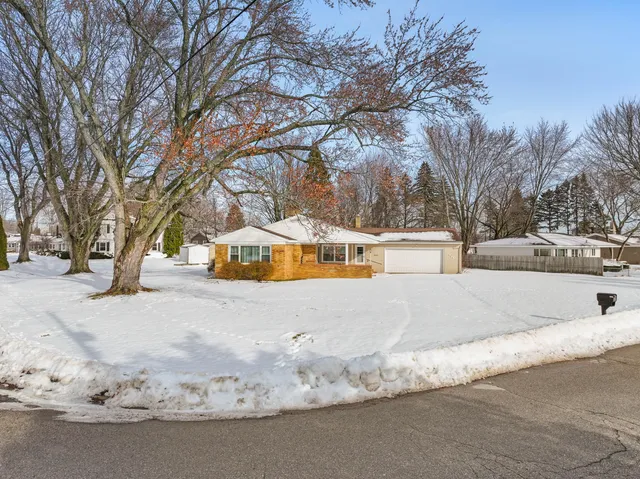 $349,900 | 616 Lake Shore Drive, Cadillac, MI 49601