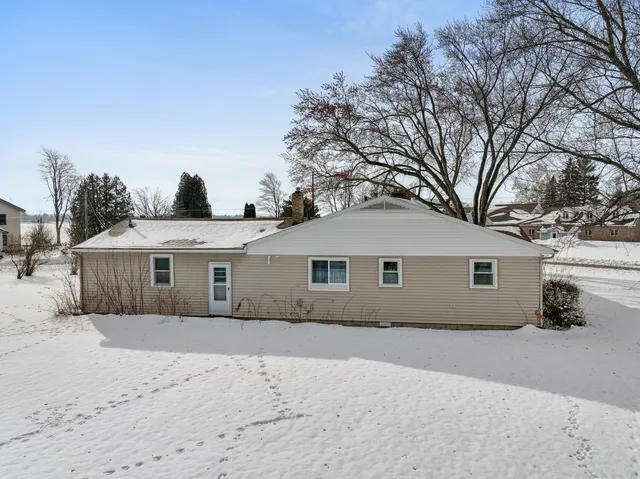 $349,900 | 616 Lake Shore Drive, Cadillac, MI 49601