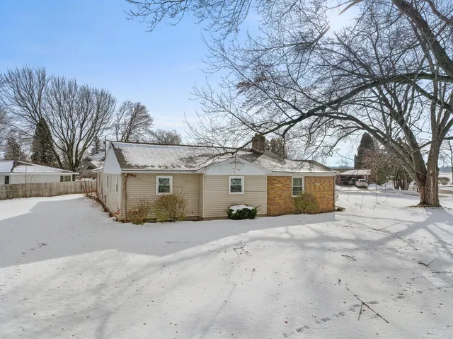 $349,900 | 616 Lake Shore Drive, Cadillac, MI 49601