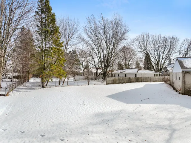 $349,900 | 616 Lake Shore Drive, Cadillac, MI 49601