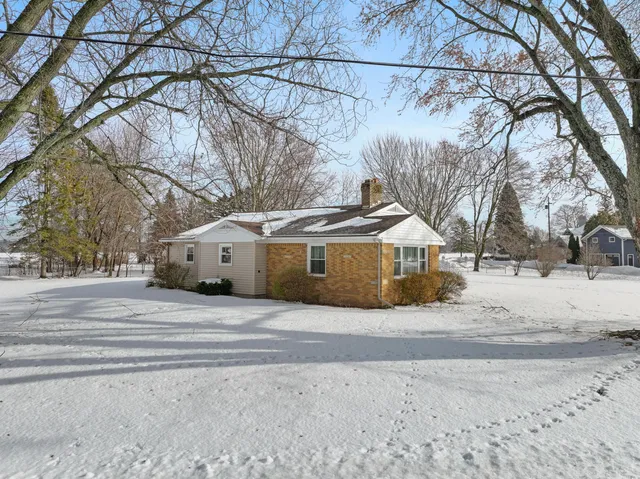 $349,900 | 616 Lake Shore Drive, Cadillac, MI 49601