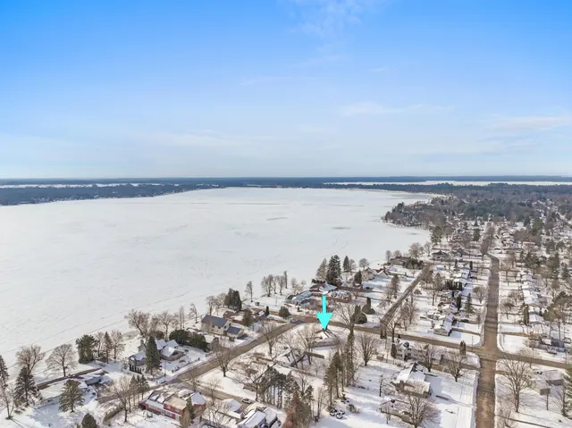 $349,900 | 616 Lake Shore Drive, Cadillac, MI 49601