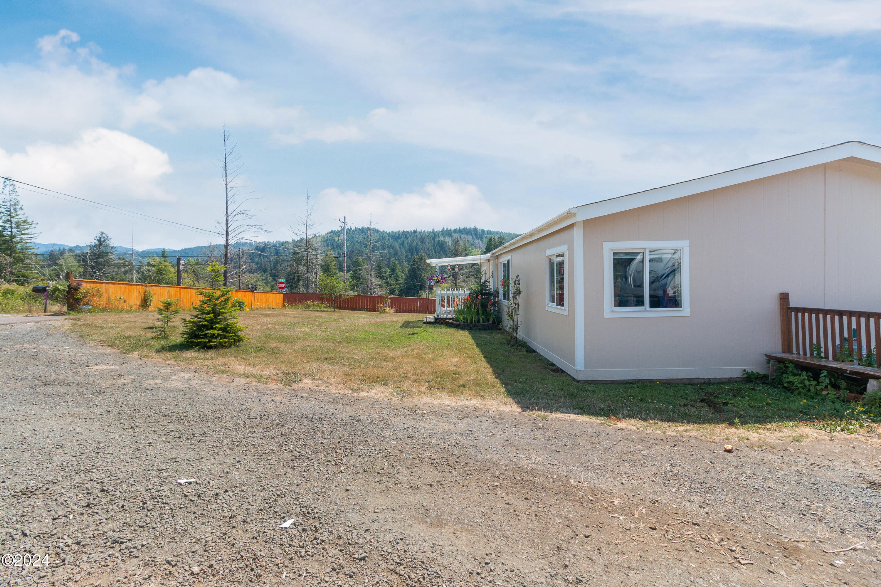 17 North Deer Valley Road Otis, OR 97368 - Photo 21 of 42 Parking