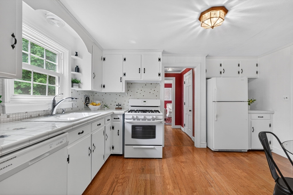 9 Stratford Road Andover, MA 01810 - Photo 9 of 35