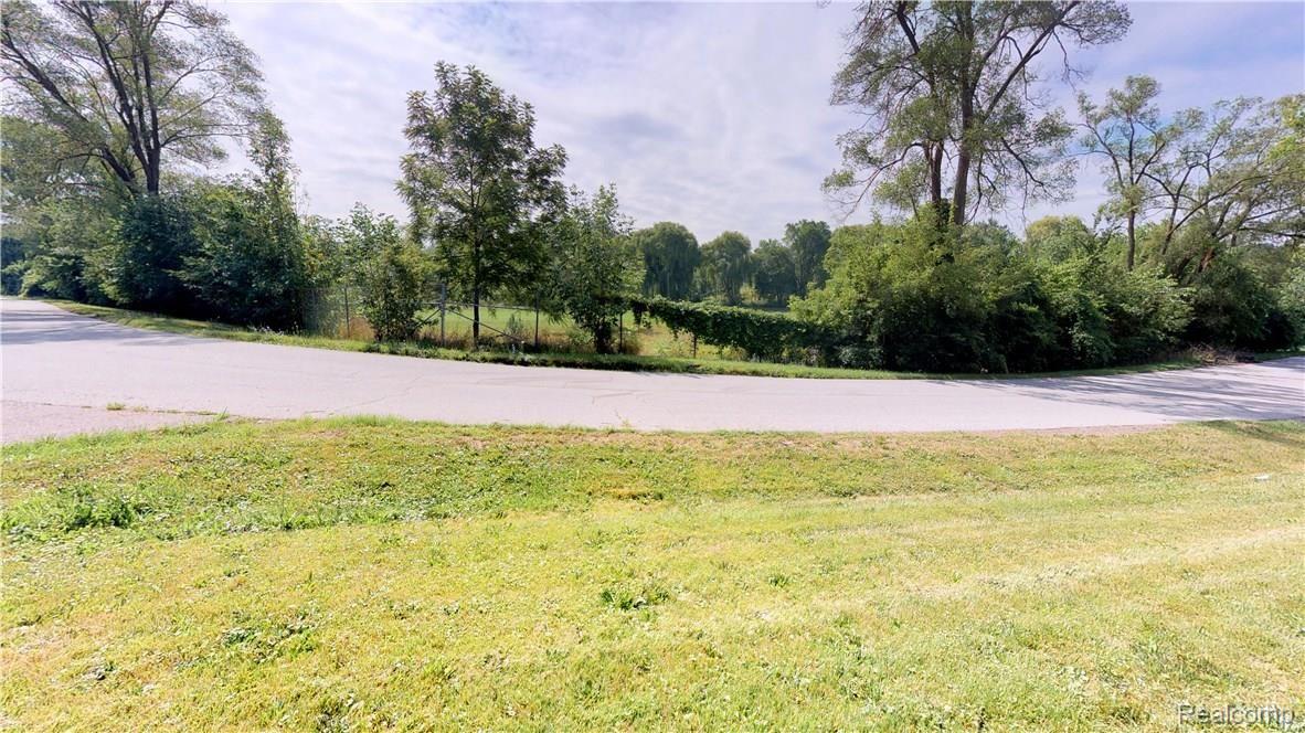 25166 Graham Road Redford, MI 48239 - Photo 9 of 24 25166 Graham Road - 08 View to Western Golf Course.jpg