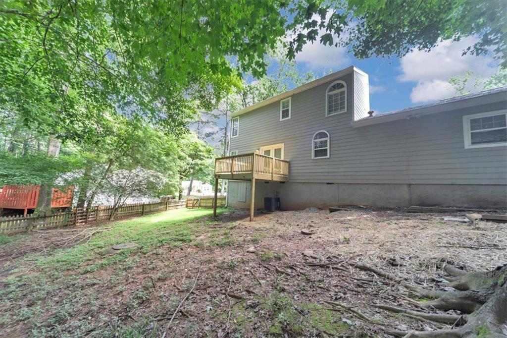 710 Country Manor Way Alpharetta, GA 30022 - Photo 30 of 33 a backyard of a house with lots of green space
