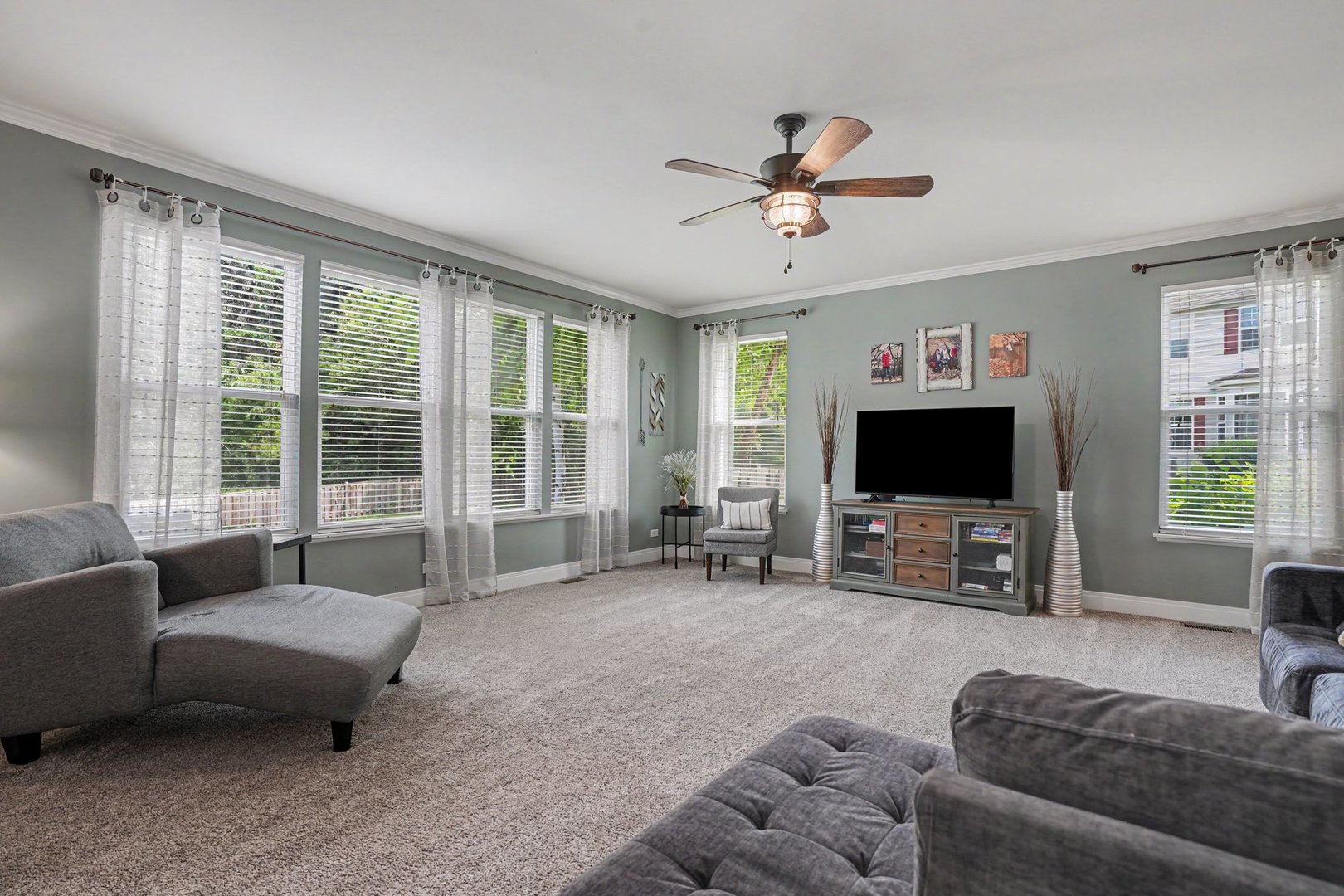 2989 Wagon Road Elgin, IL 60124 - Photo 8 of 25 Gallery Image 8