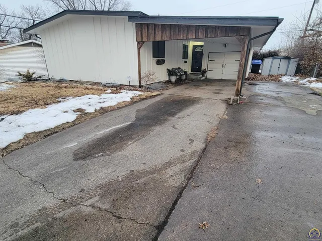 $195,000 | 1906 Southwest Belle Avenue, Topeka, KS 66604