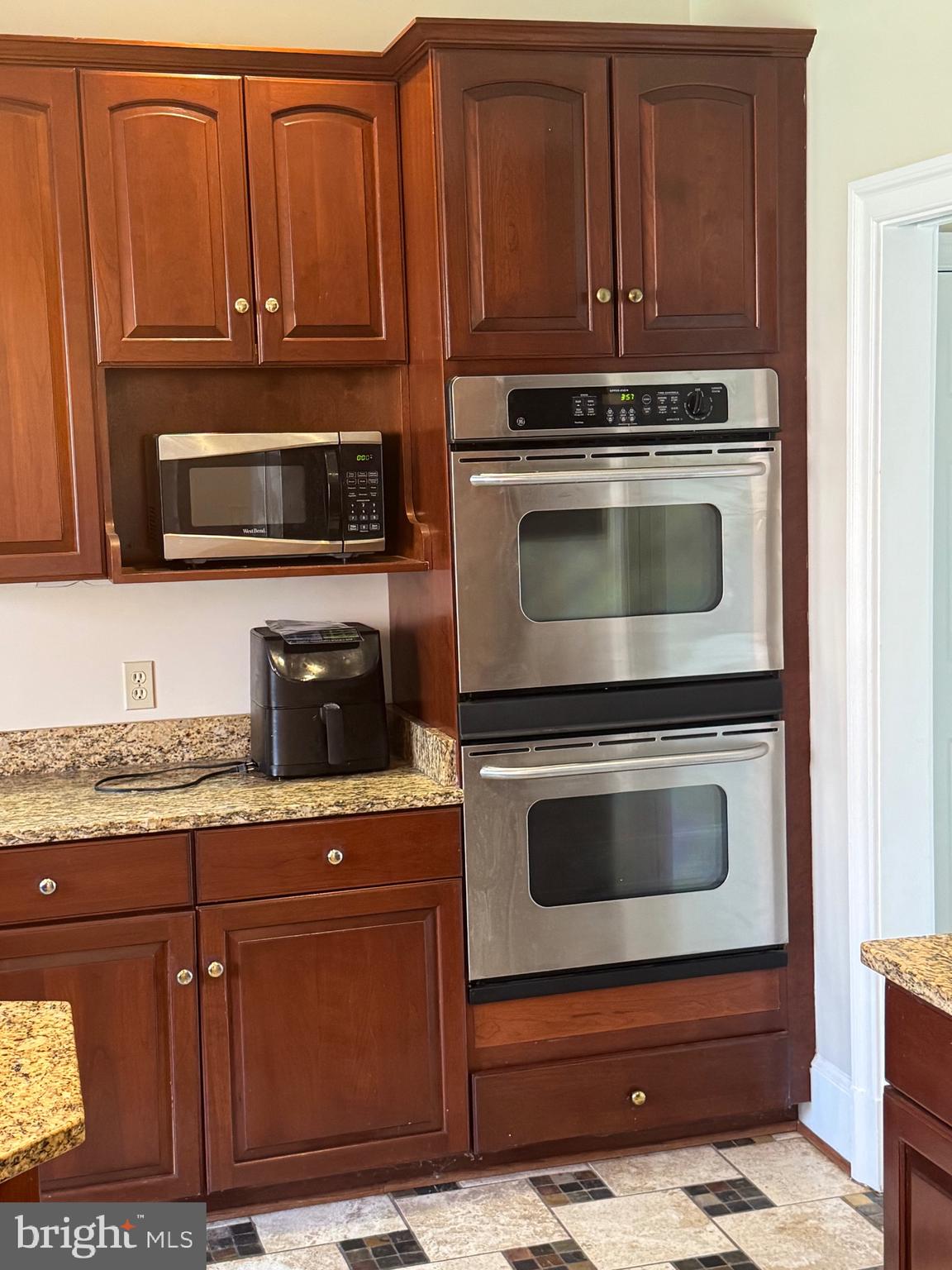 9409 Elizabeth Court Fulton, MD 20759 - Photo 67 of 75 Kitchen – Wall Ovens