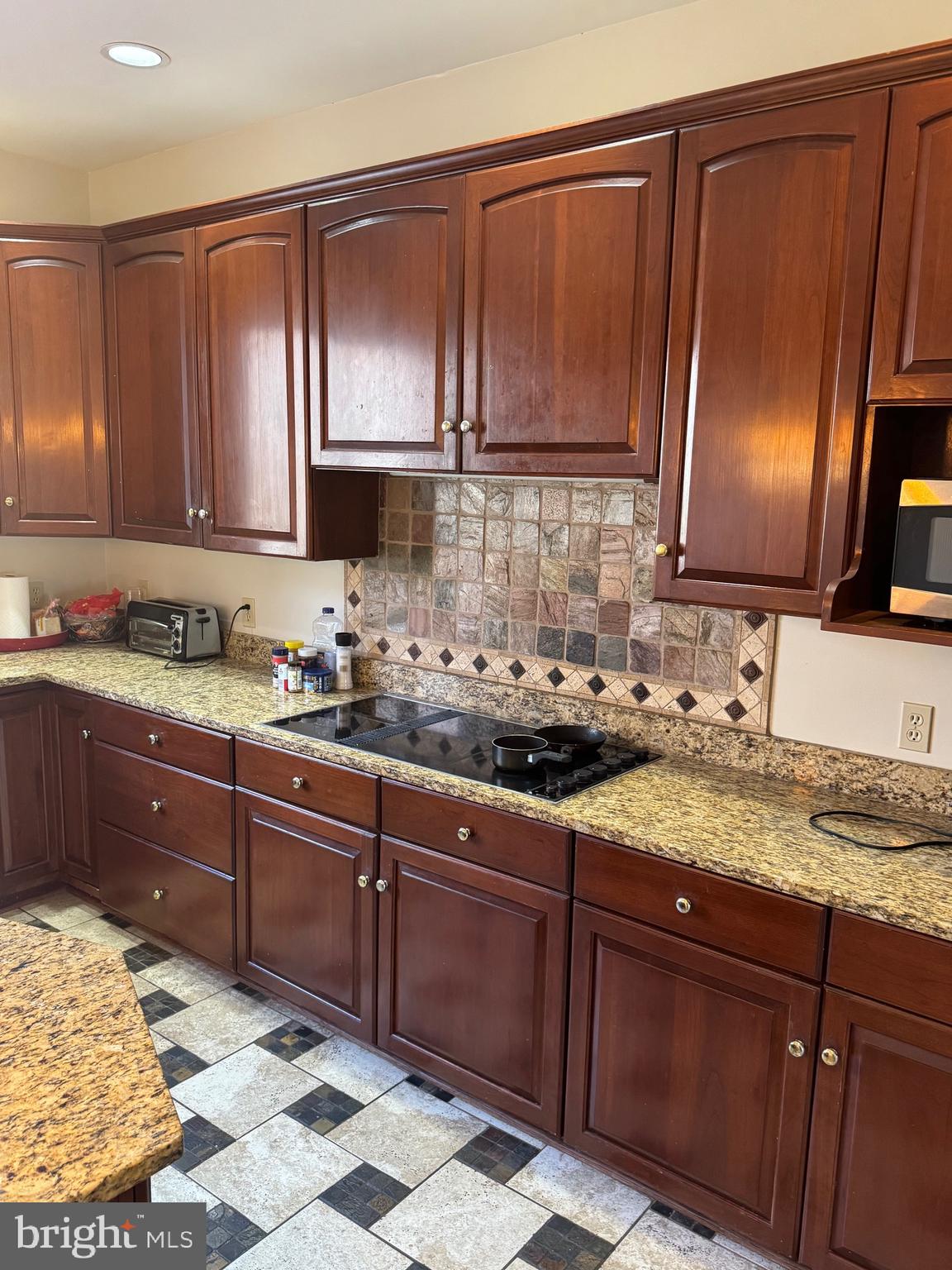 9409 Elizabeth Court Fulton, MD 20759 - Photo 69 of 75 Kitchen – Cooktop Stove