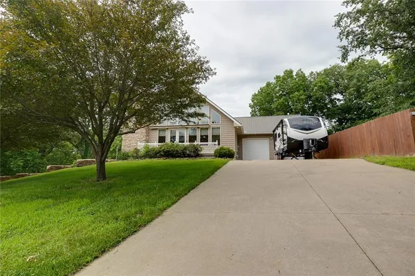 $534,900 | 22700 East Blue Mills Road, Independence, MO 64058