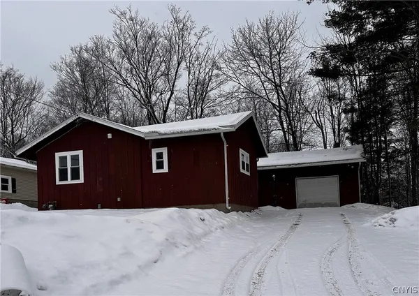 $1,975 | 14 Forest Road, New Hartford, NY 13501