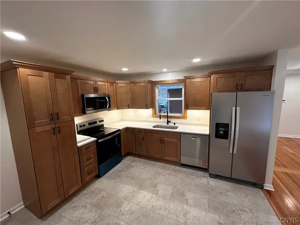 $1,975 | 14 Forest Road, New Hartford, NY 13501