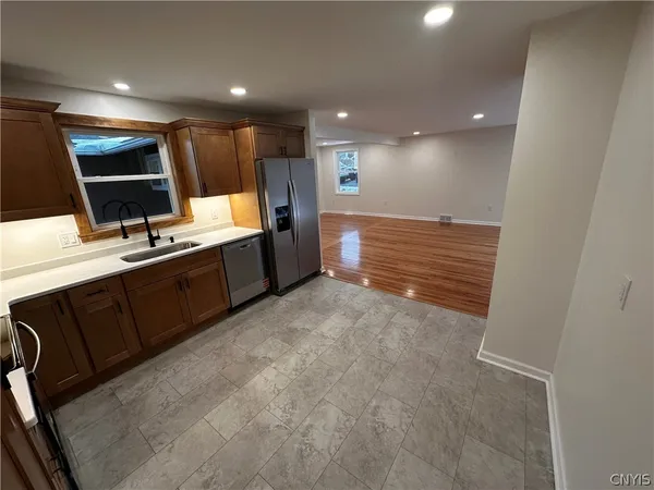 $1,975 | 14 Forest Road, New Hartford, NY 13501