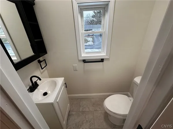 $1,975 | 14 Forest Road, New Hartford, NY 13501