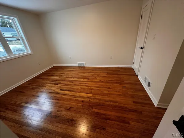 $1,975 | 14 Forest Road, New Hartford, NY 13501