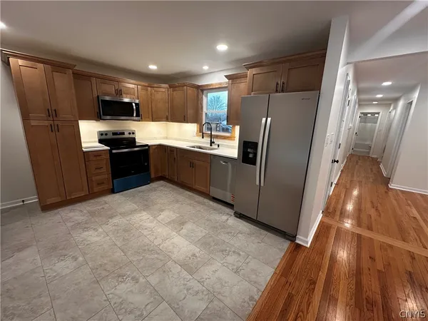 $1,975 | 14 Forest Road, New Hartford, NY 13501