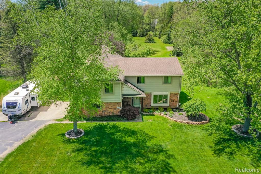 6733 Ridgewood Road Clarkston, MI 48346 - Photo 3 of 43