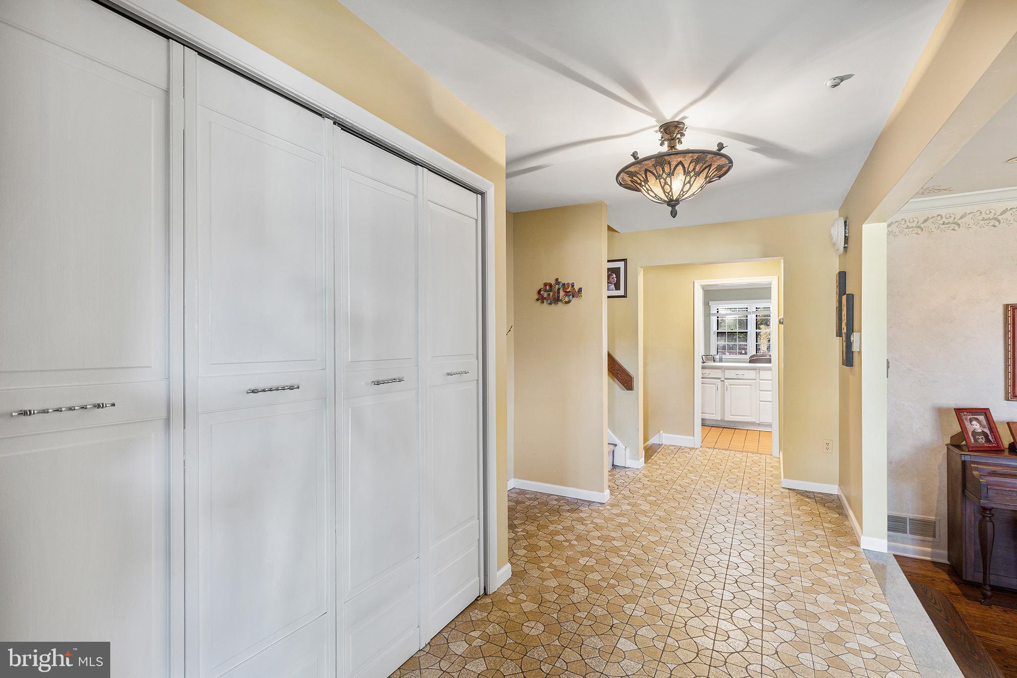 1264 Mettler Road Huntingdon Valley, PA 19006 - Photo 4 of 26 Foyer