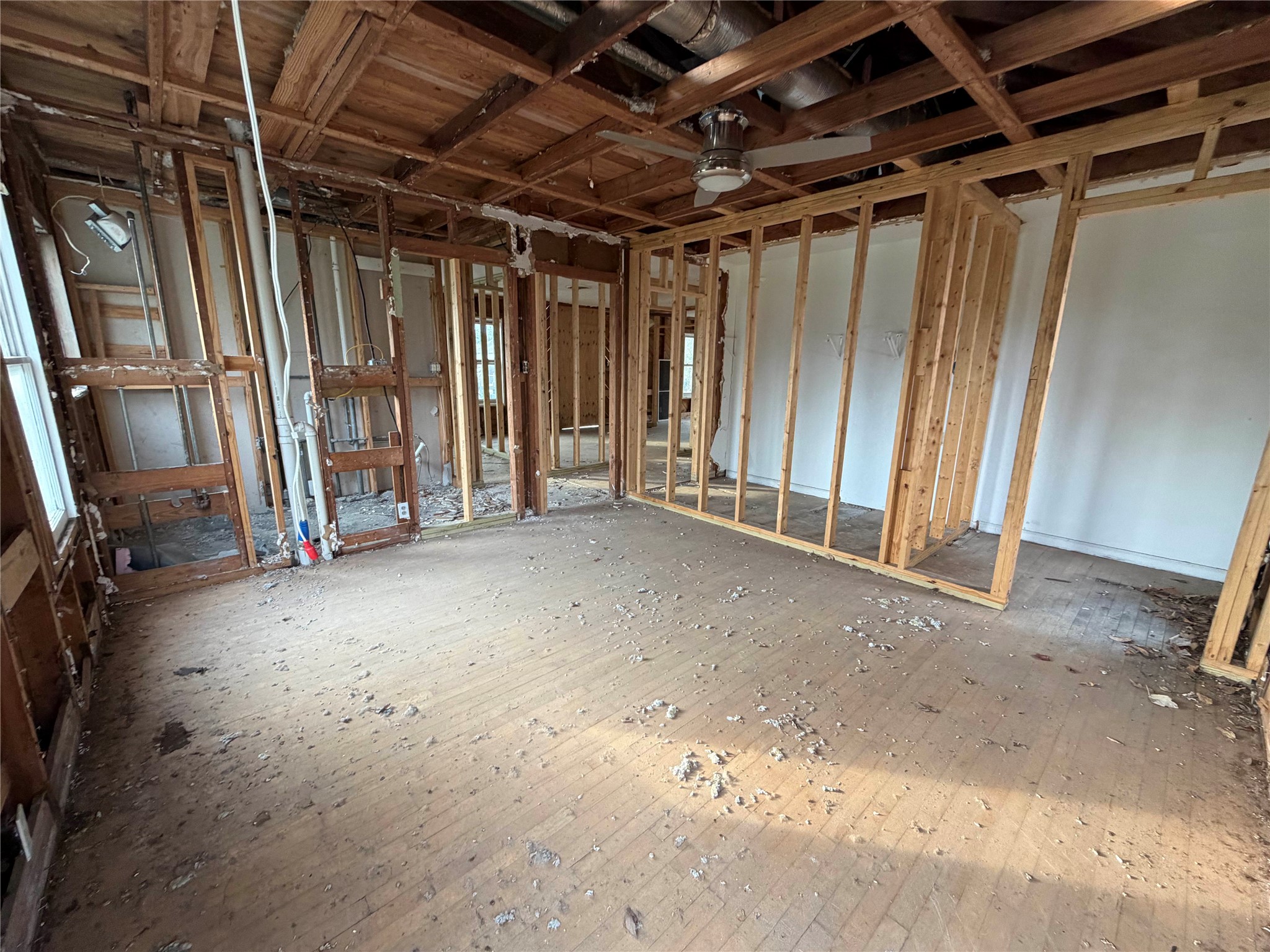 611 Mathis Street Houston, TX 77009 - Photo 14 of 22 a view of an empty room