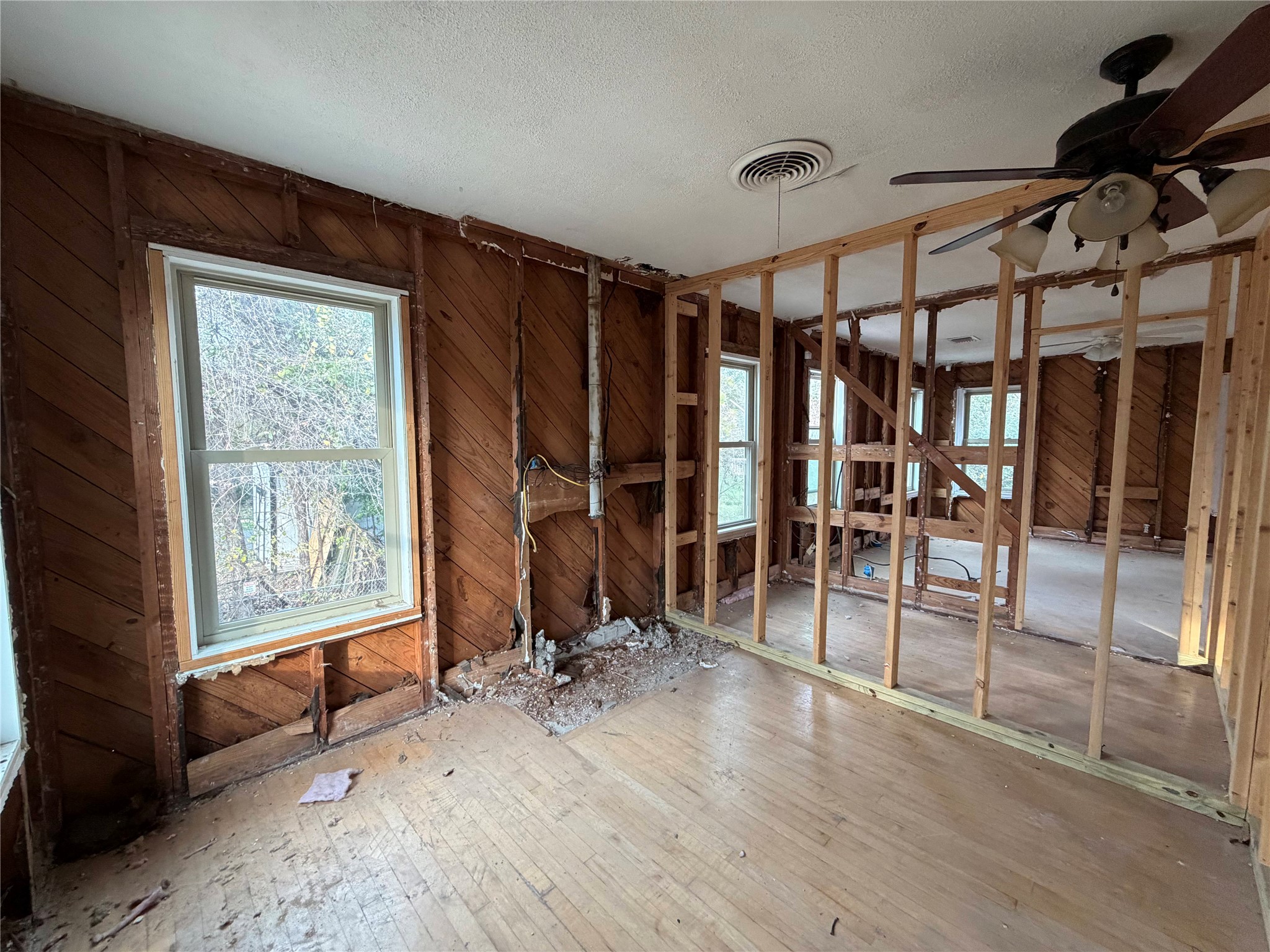 611 Mathis Street Houston, TX 77009 - Photo 18 of 22 a view of a room with gym equipment