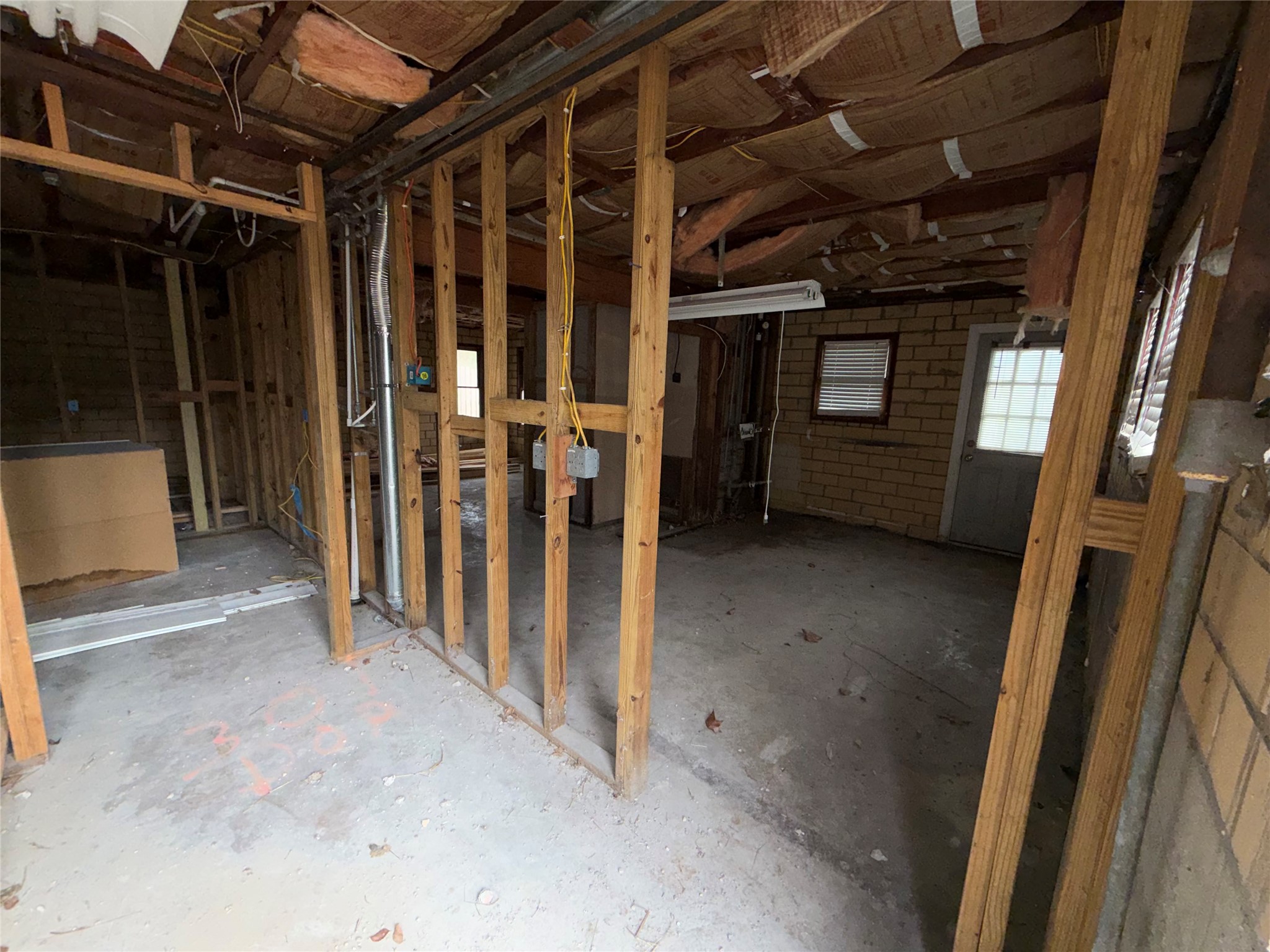 611 Mathis Street Houston, TX 77009 - Photo 5 of 22 a view of entryway