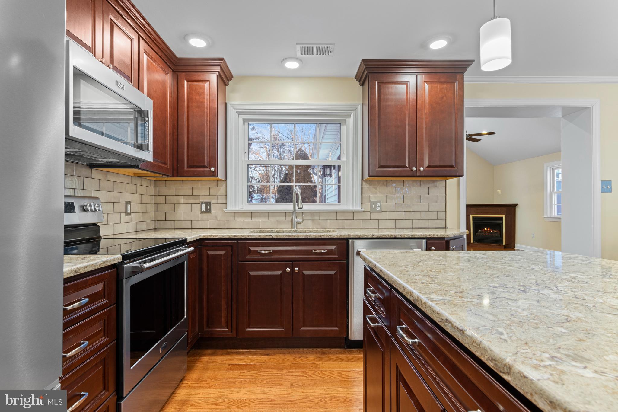 302 Governors Drive Wallingford, PA 19086 - Photo 10 of 38 Range with overhead Microwave