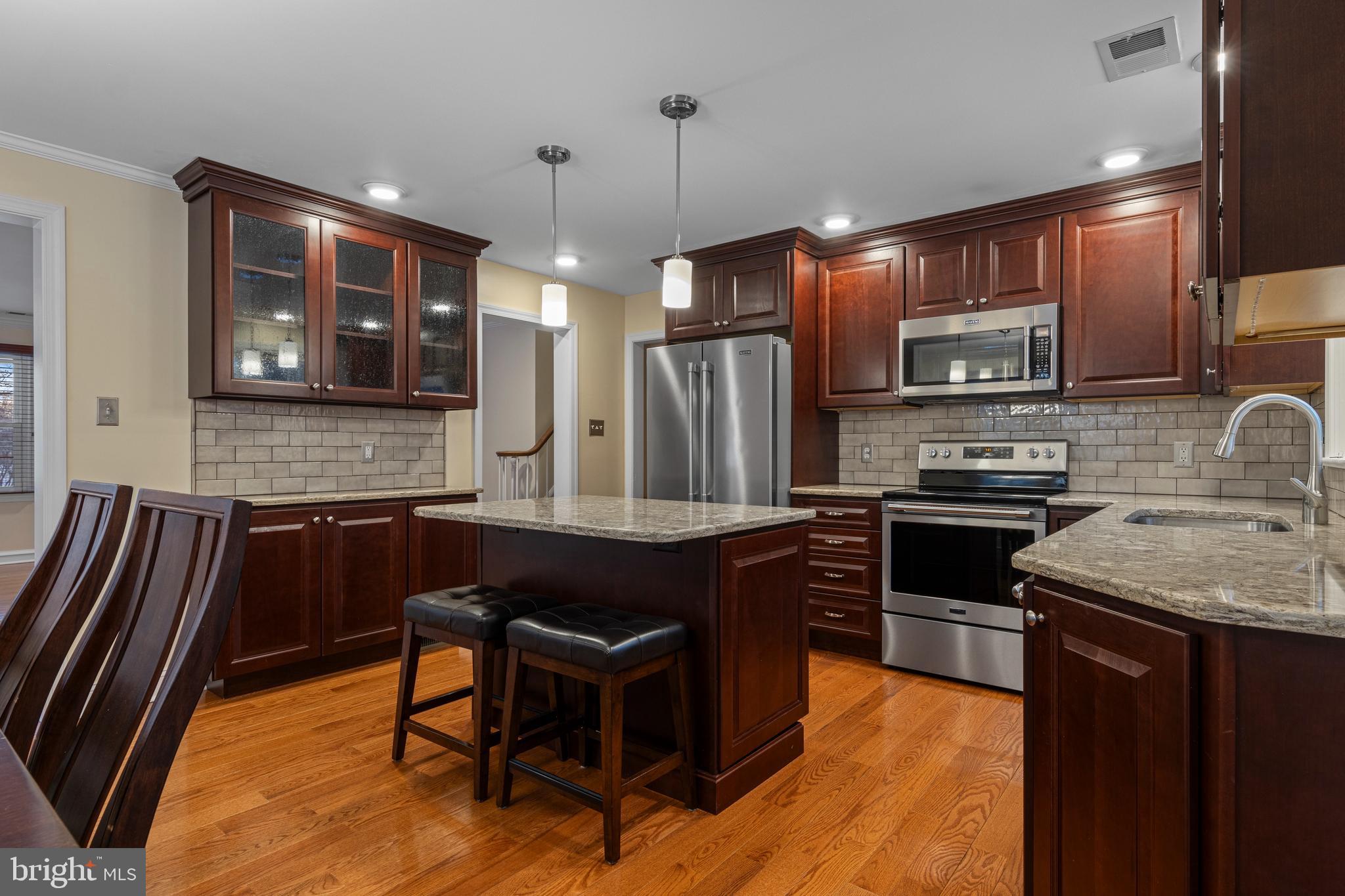 302 Governors Drive Wallingford, PA 19086 - Photo 11 of 38 Pendant Light fixtures
